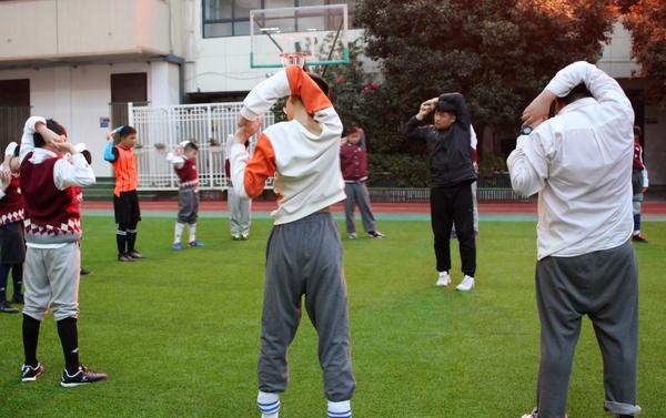 足球社团课前拉伸 足球社团课前拉伸