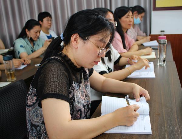 现场教师认真记录笔记1