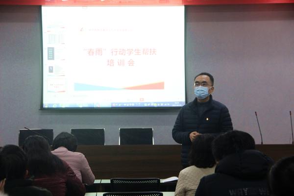 郑州49中党支部书记常晋波为“春雨行动”再出发提出新的要求 郑州49中党支部书记常晋波为“春雨行动”再出发提出新的要求