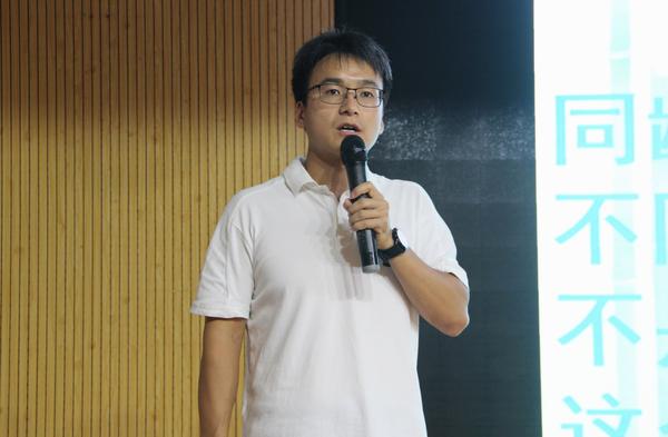 校团委书记刘冰进行主题分享 校团委书记刘冰进行主题分享