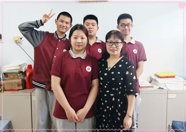 与最喜欢的老师合影 (21.1)