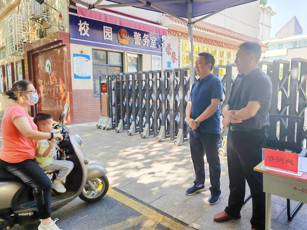 咨询 (1) 咨询 (1)