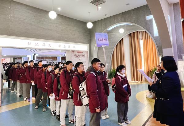 3各年级分小组进行参观研学（2）