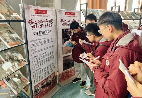 5同学们参观学习抗日纪念馆 (3)