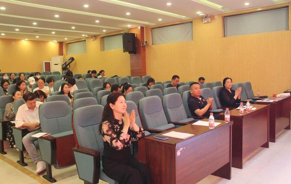 3全体教师参加活动 3全体教师参加活动