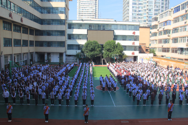 第五周升旗活动 (1) 第五周升旗活动 (1)