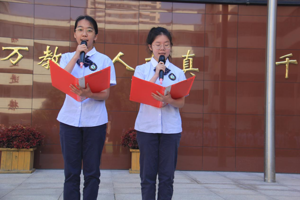 第五周升旗活动 (5) 第五周升旗活动 (5)