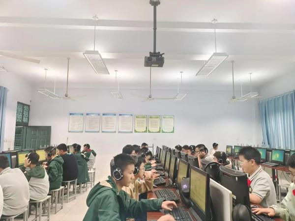 社团展风采 (4) 社团展风采 (4)