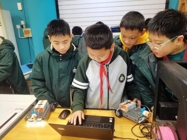 创客 (1) 创客 (1)