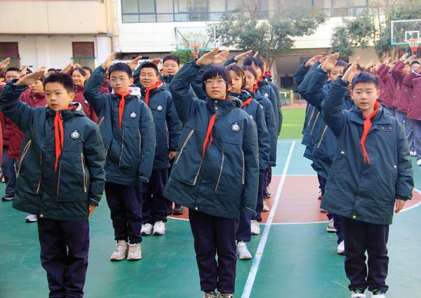 4国旗下敬礼 4国旗下敬礼