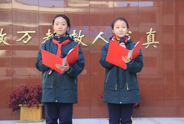 6丁婷婷、史雨辰同学进行国旗下演讲 6丁婷婷、史雨辰同学进行国旗下演讲