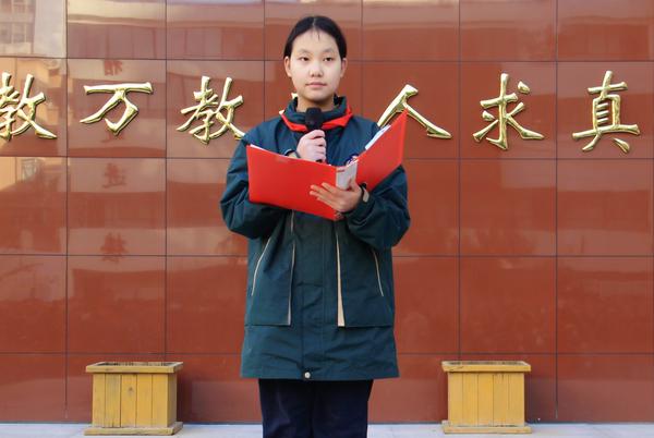 3陈和玉同学主持升旗仪式 3陈和玉同学主持升旗仪式