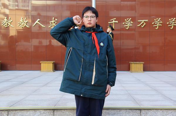 4汪子钦同学带领师生宣誓 4汪子钦同学带领师生宣誓