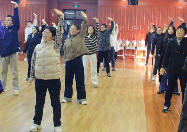 八段锦比赛 (3) 八段锦比赛 (3)