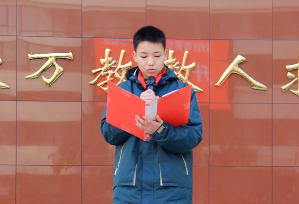 5王嘉硕同学进行国旗下演讲 5王嘉硕同学进行国旗下演讲