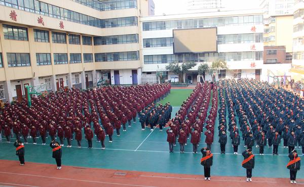 1郑州市第七初级中学东校区举行第三周升旗仪式 1郑州市第七初级中学东校区举行第三周升旗仪式