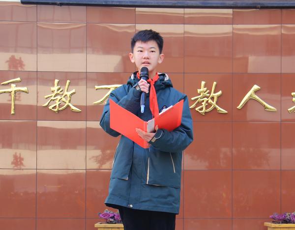 3金泽明同学主持开学典礼 3金泽明同学主持开学典礼