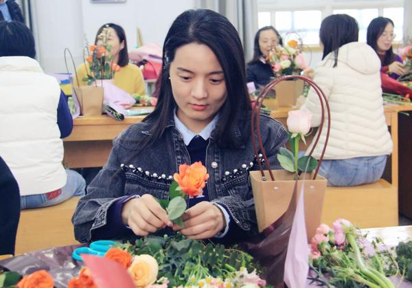 插花 (6) 插花 (6)