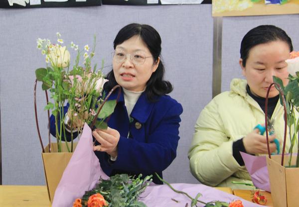 插花 (10) 插花 (10)