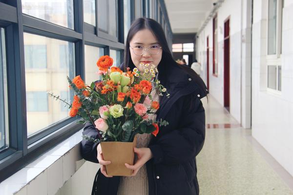 插花 (13) 插花 (13)