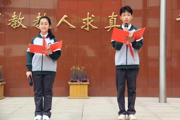 5陈颀薇、田浩辰同学进行国旗下演讲 5陈颀薇、田浩辰同学进行国旗下演讲