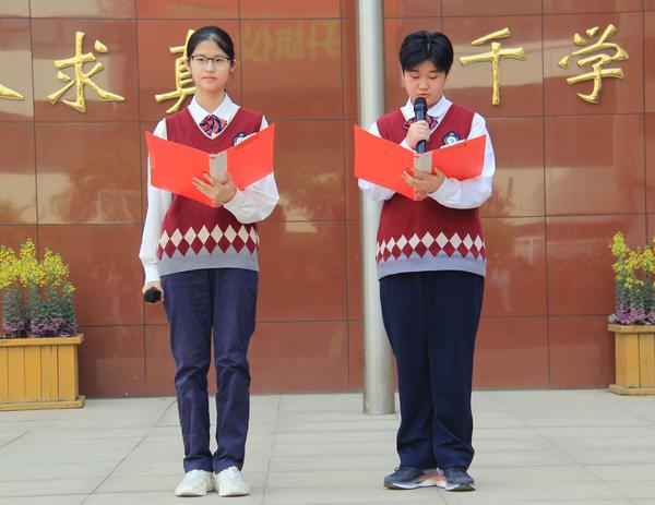 5马梦萱、于紫君同学进行国旗下演讲 5马梦萱、于紫君同学进行国旗下演讲