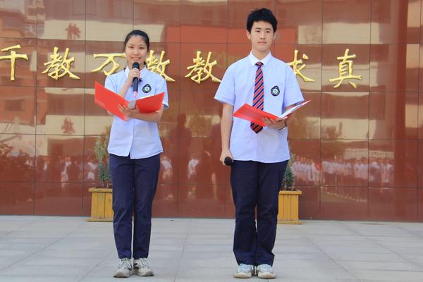 5李依雪 张馨源同学进行国旗下演讲 5李依雪 张馨源同学进行国旗下演讲