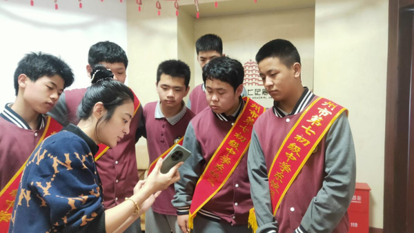 沉浸式学习传承红色精神 志愿服务践行责任担当 (1)