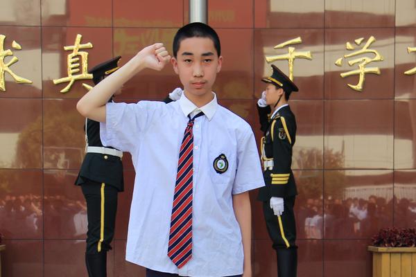 4刘皓天同学带领全体师生宣誓 4刘皓天同学带领全体师生宣誓