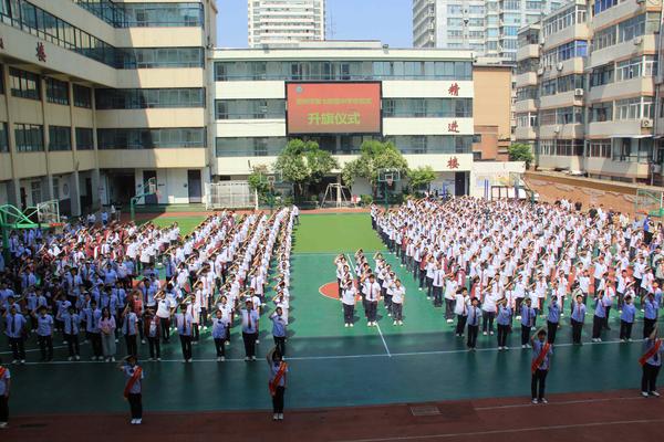 1郑州市第七初级中学东校区举行第十六周升旗仪式 1郑州市第七初级中学东校区举行第十六周升旗仪式