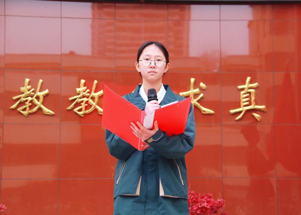 主持梁若萱 主持梁若萱