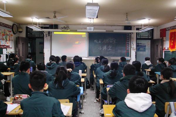 3.各班开展校园消防安全小课堂 3.各班开展校园消防安全小课堂