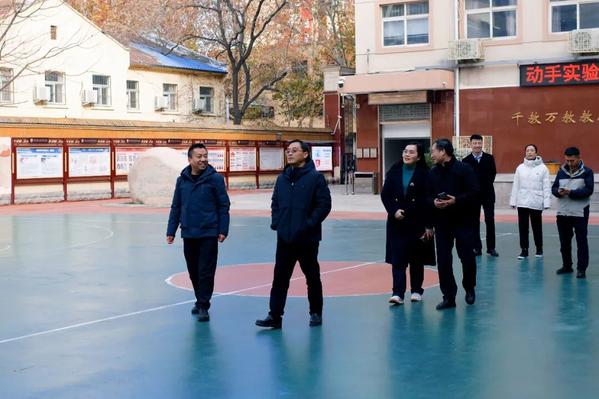 郑州七中教育集团党委书记王保军一行赴七初东校区调研 郑州七中教育集团党委书记王保军一行赴七初东校区调研