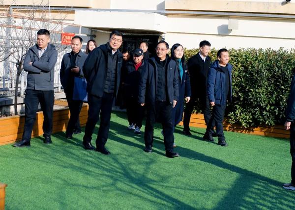 郑州七中教育集团党委书记王保军一行参观七初东校区劳动教育实践基地 郑州七中教育集团党委书记王保军一行参观七初东校区劳动教育实践基地
