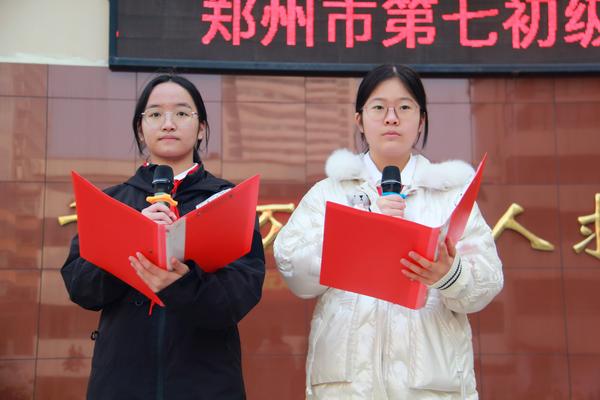 演讲李嘉心、靳雯珺 演讲李嘉心、靳雯珺