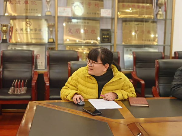 政史地组教研组长张君妹老师进行发言 政史地组教研组长张君妹老师进行发言